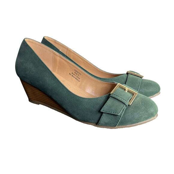 Journee Collection Wedge Shoes Women 8 Green faux Suede 2" Wood Heel Gold Buckle - Picture 6 of 10